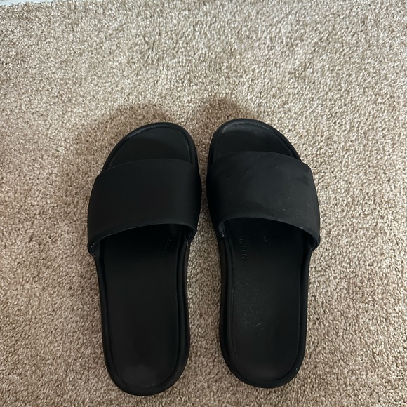 Lululemon black women’s restfeel slides - Picture 4 of 7